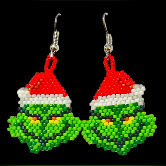🎄Grinchy Glam: Handcrafted Beaded Christmas Earrings🎄 - Picture 2 of 7